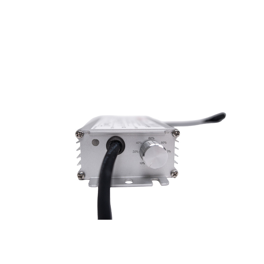Lampe LED SANlight Stixx 50 50W, boîtier métallique avec câble d’alimentation et bouton de réglage, vue frontale.