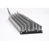 Lampe LED SANlight Stixx 50, dissipateur aluminium à ailettes, isolé sur fond blanc, connecteur et visserie visibles.